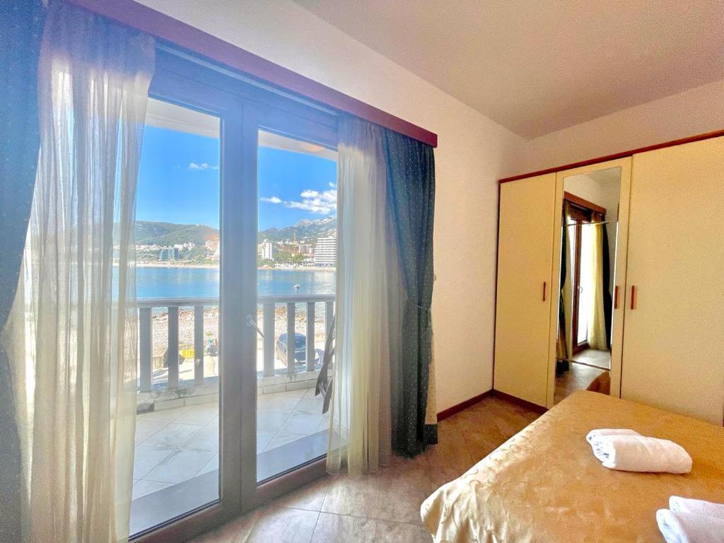 Sea View Rafailovici Apartment