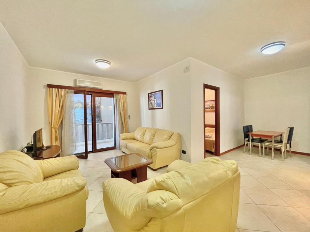 Apartment Sea View Rafailovici