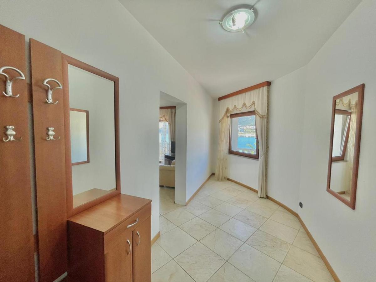 Apartment Sea View Rafailovici
