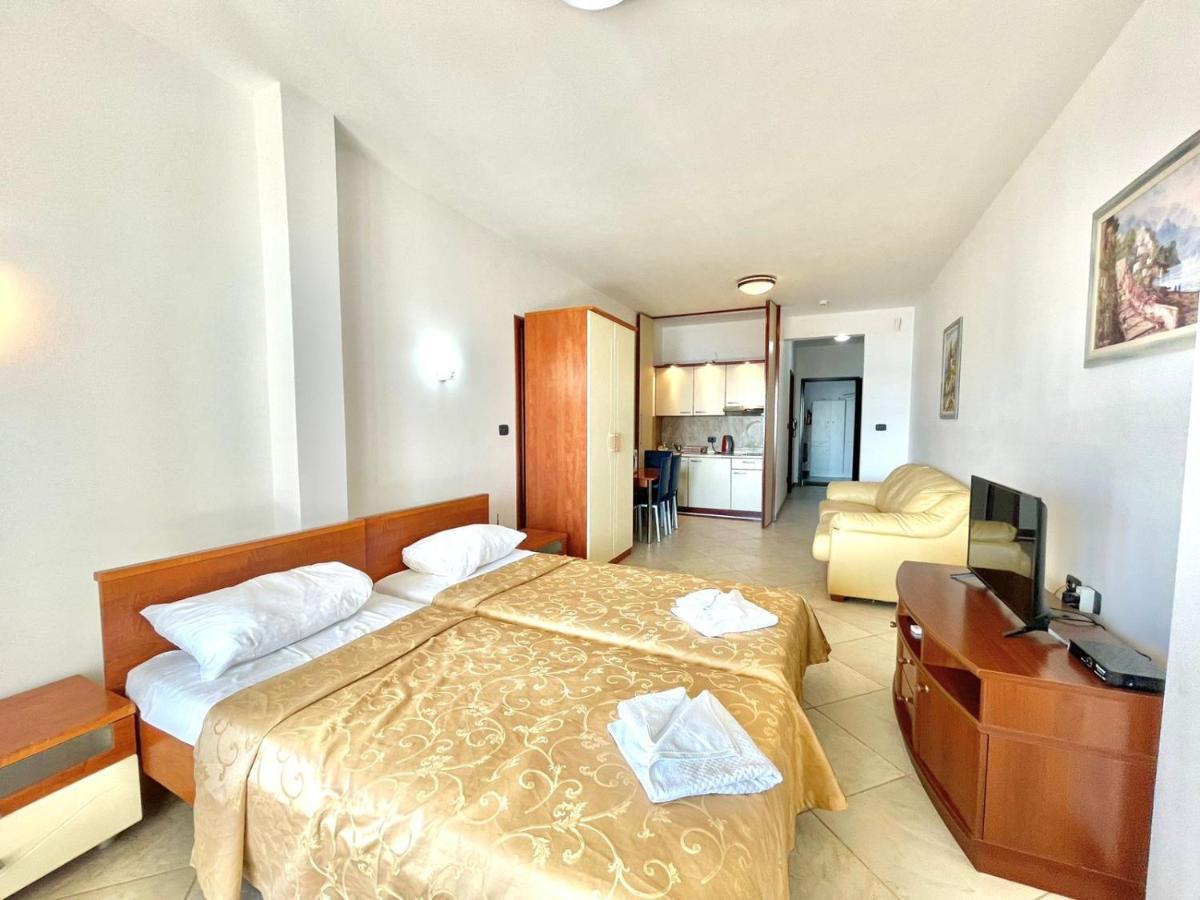 Sea View Rafailovici Apartment