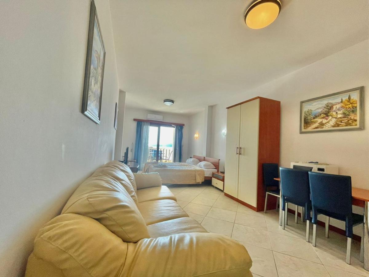 Sea View Rafailovici Apartment